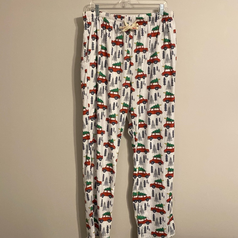 Christmas pants and shirt - only worn once - PJs pajamas